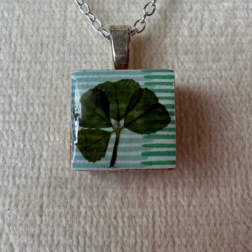 Hand-Crafted Real 4 Four Leaf Clover Mini Scrabble Pendant w/ Silver Chain #21
